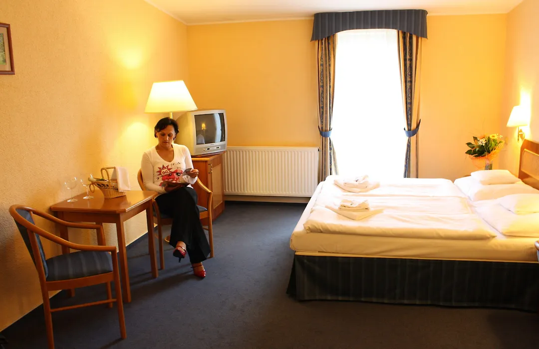 Hotel Reza-1